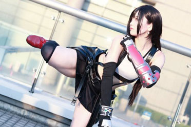 岛国小姐姐COS《FF7：重生》蒂法 这美腿也太猛了！